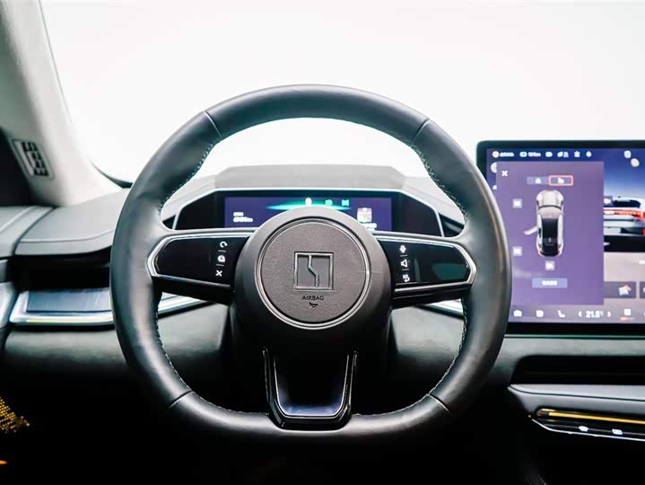 Фото 18 - Zeekr 001