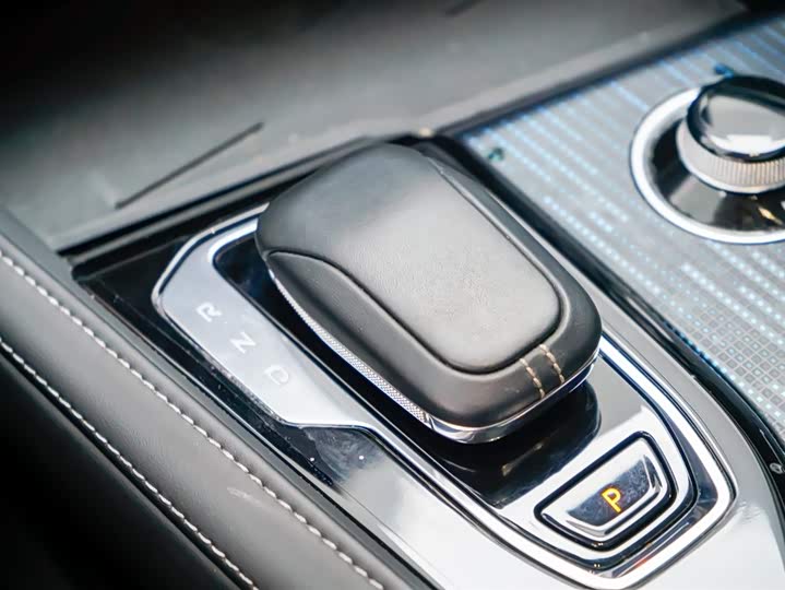 Фото 21 - Zeekr 001