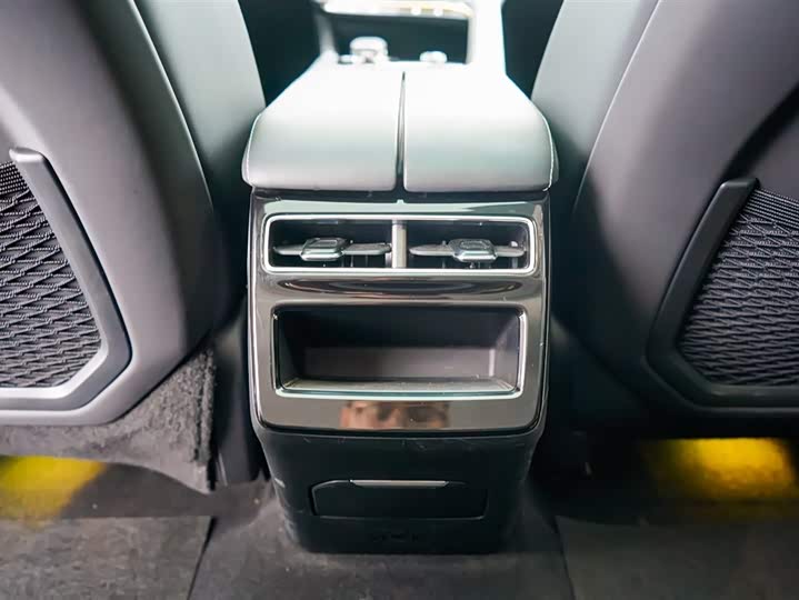 Фото 23 - Zeekr 001