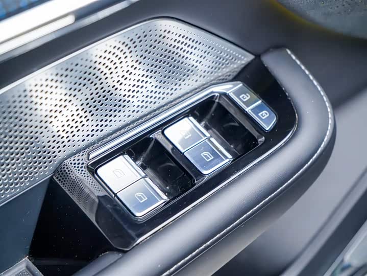 Фото 28 - Zeekr 001