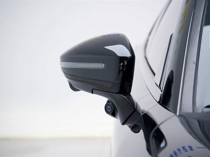 Фото 33 - Zeekr 001