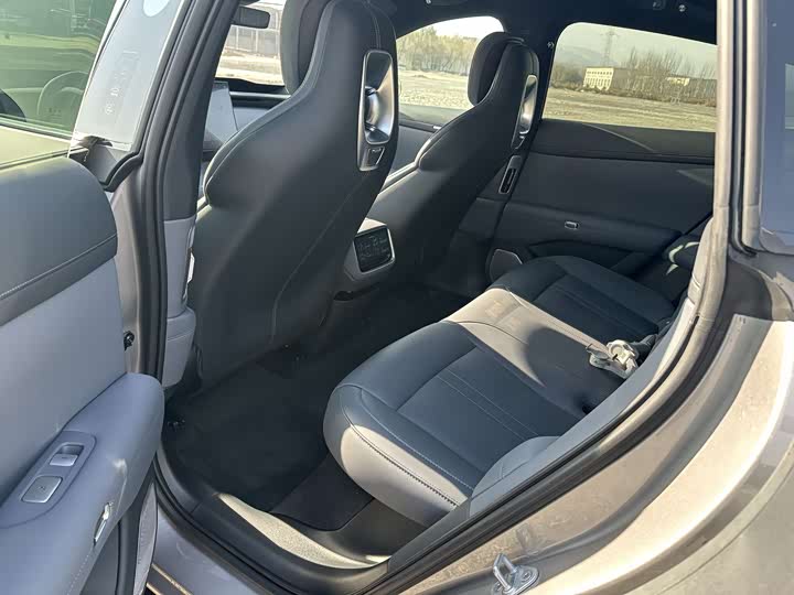 Фото 12 - Xiaomi YU7