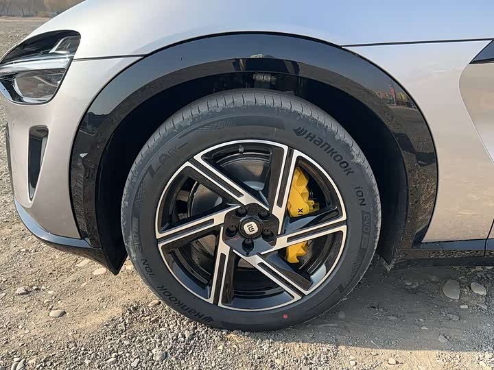 Фото 16 - Xiaomi YU7