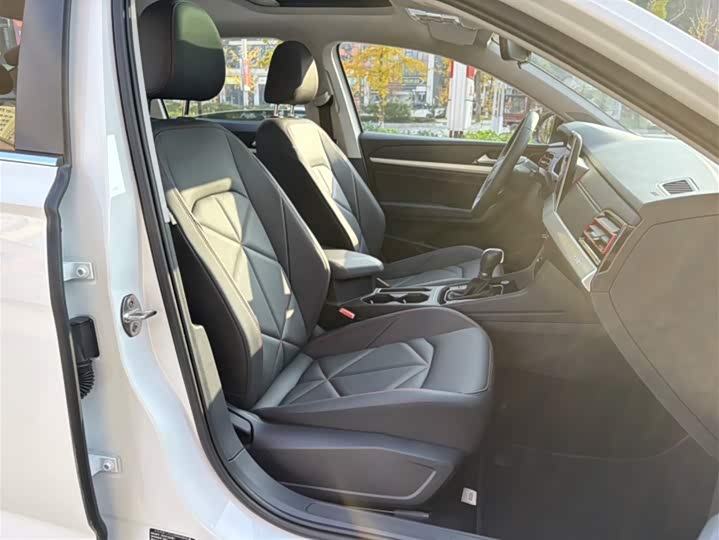 Фото 15 - Volkswagen Lavida