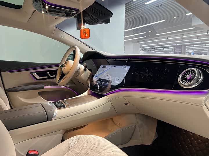 Фото 10 - Mercedes-Benz EQS