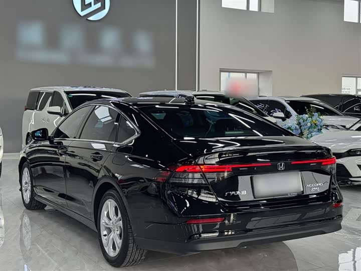 Фото 10 - Honda Accord