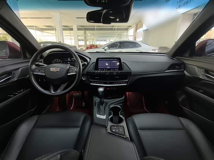 Фото 9 - Cadillac CT4