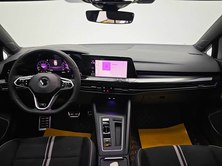 Фото 17 - Volkswagen Golf