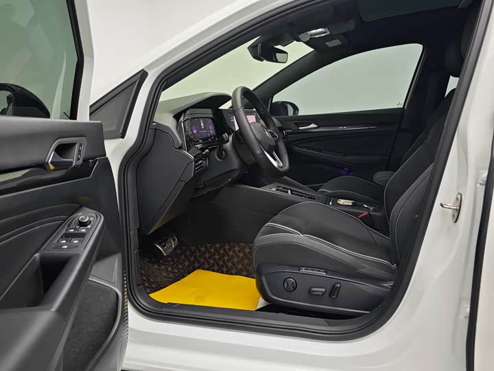 Фото 19 - Volkswagen Golf