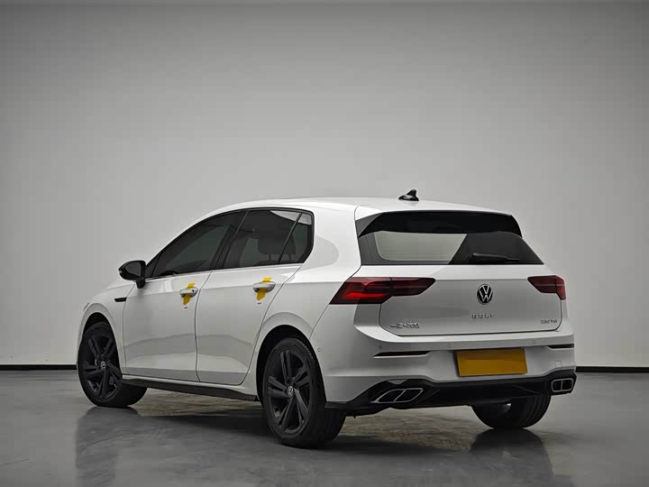Фото 4 - Volkswagen Golf