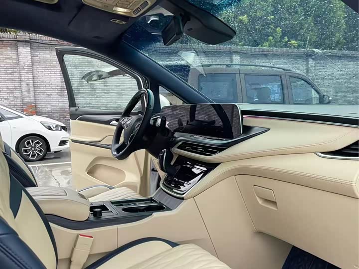 Фото 6 - Buick GL8 ES