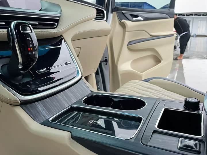 Фото 7 - Buick GL8 ES