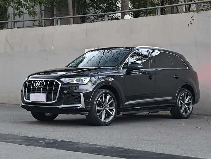 Фото 1 - Audi Q7