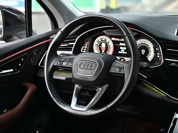 Фото 10 - Audi Q7