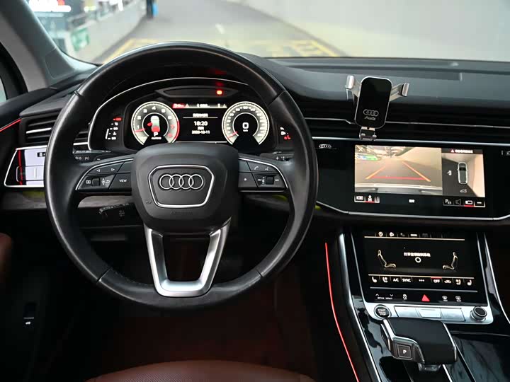 Фото 13 - Audi Q7