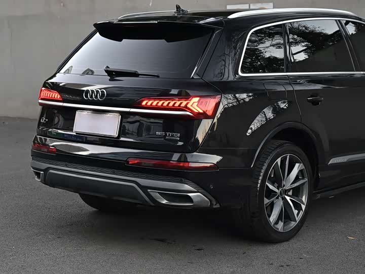 Фото 21 - Audi Q7