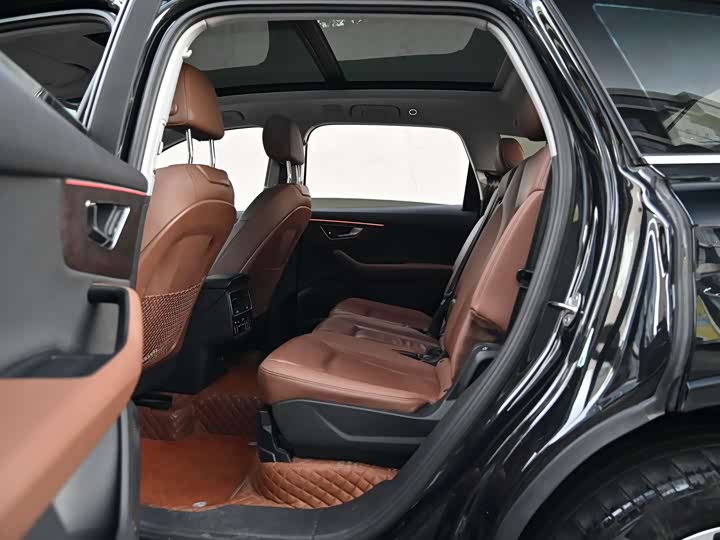 Фото 8 - Audi Q7