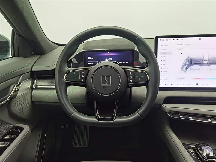 Фото 11 - Zeekr 001