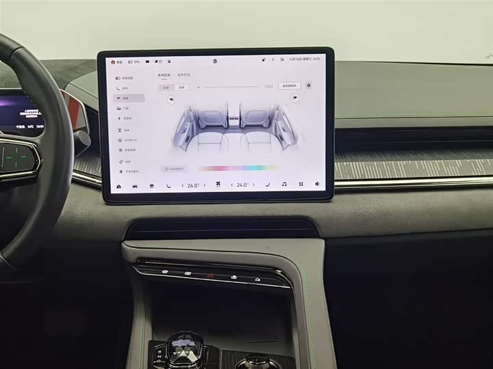 Фото 12 - Zeekr 001