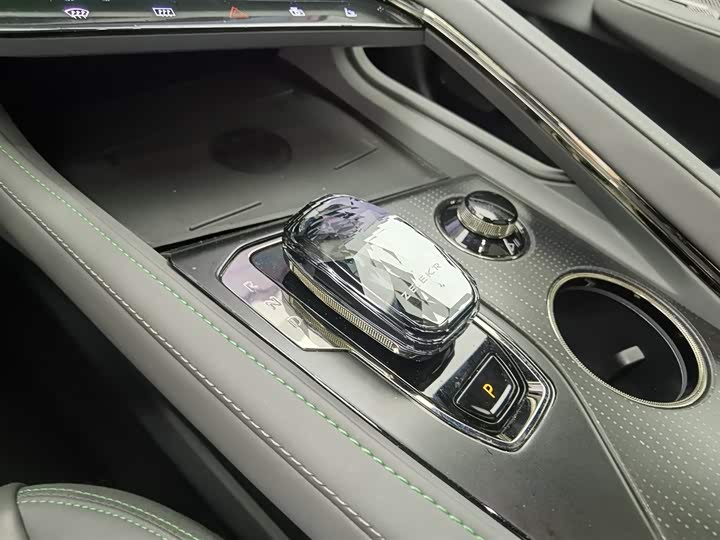 Фото 13 - Zeekr 001