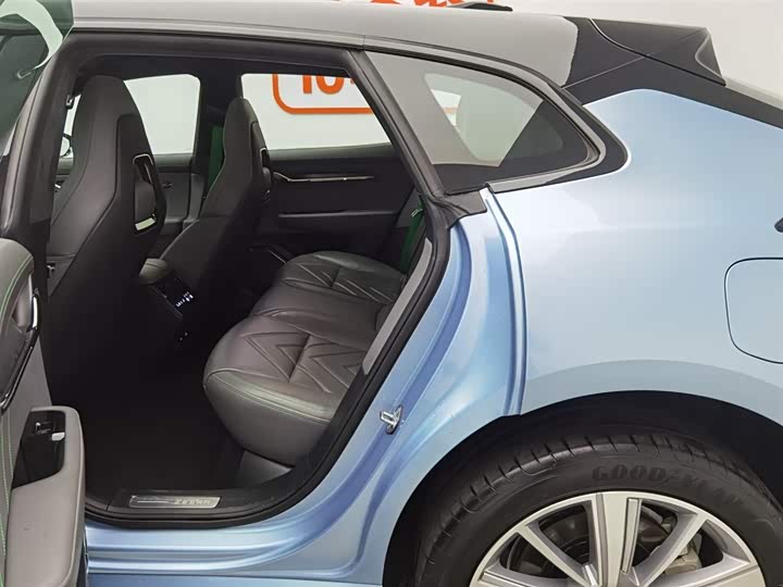 Фото 15 - Zeekr 001