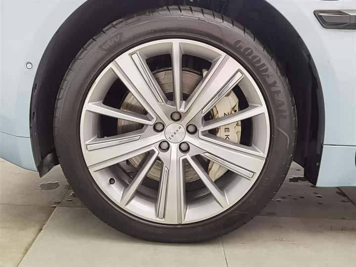 Фото 17 - Zeekr 001