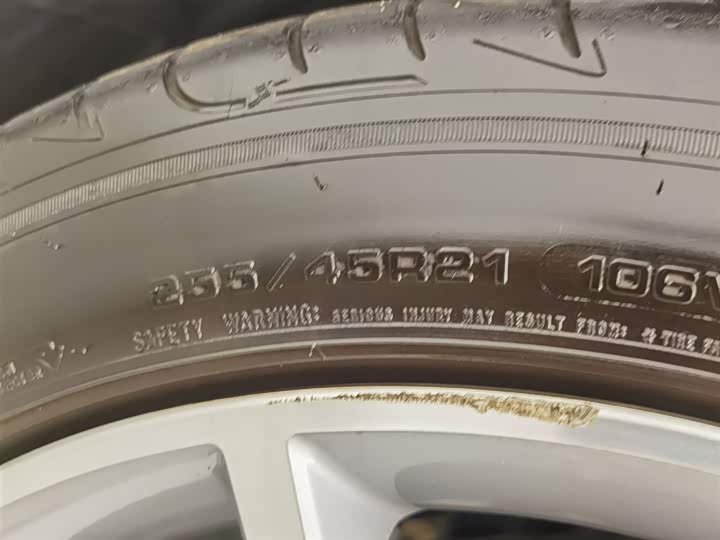 Фото 24 - Zeekr 001