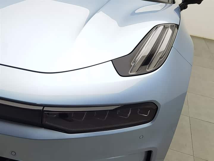 Фото 7 - Zeekr 001