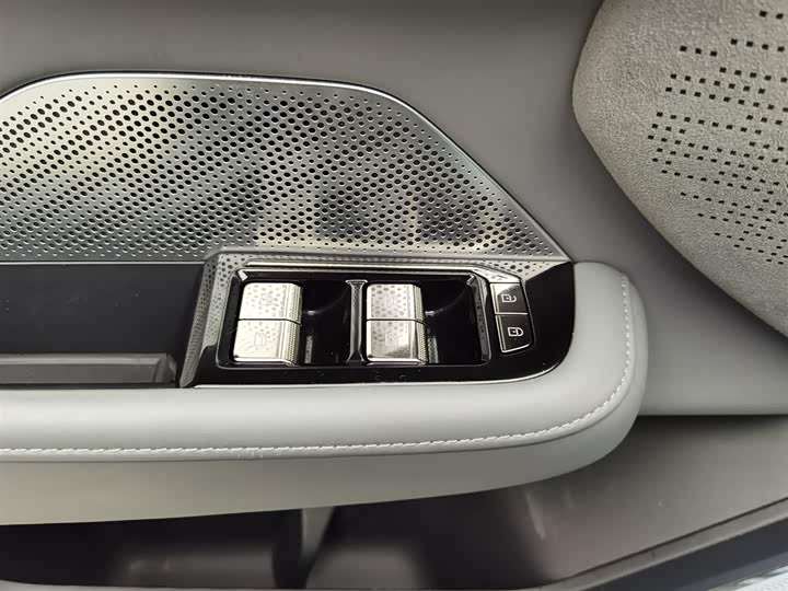 Фото 9 - Zeekr 001