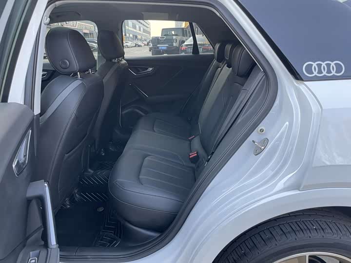 Фото 6 - Audi Q2L