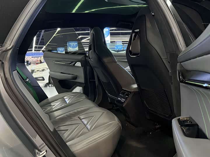 Фото 13 - Zeekr 001