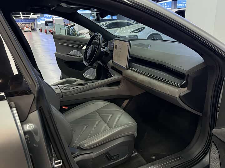 Фото 14 - Zeekr 001