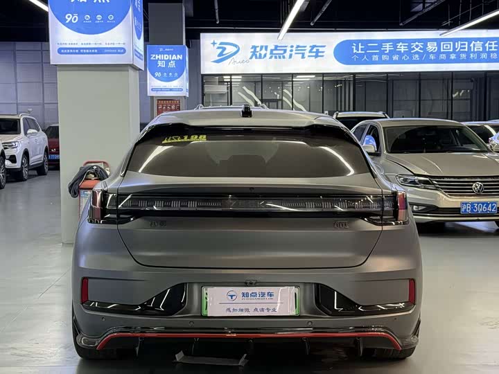 Фото 19 - Zeekr 001