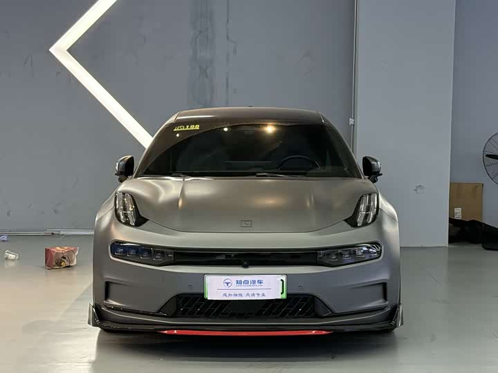 Фото 2 - Zeekr 001