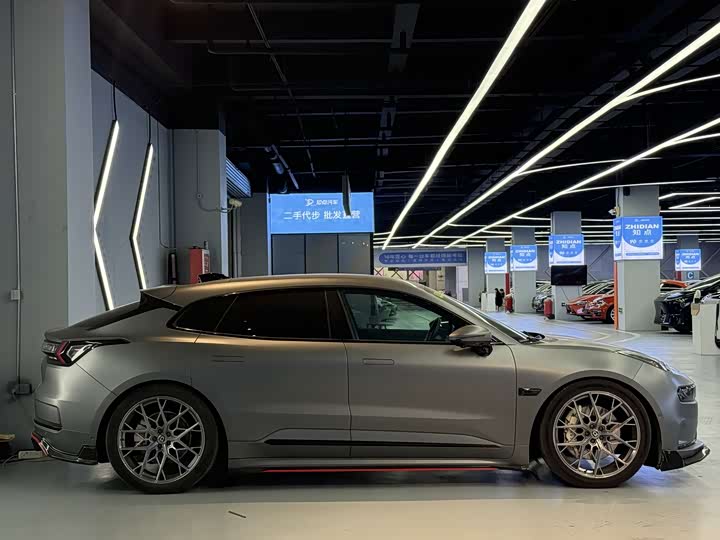 Фото 21 - Zeekr 001