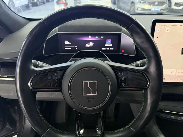 Фото 9 - Zeekr 001