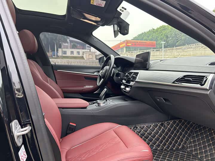 Фото 14 - BMW 5 Series