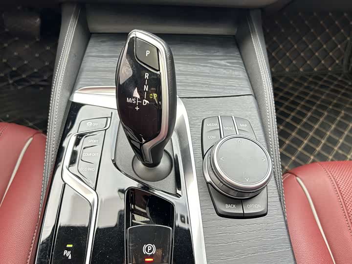 Фото 17 - BMW 5 Series