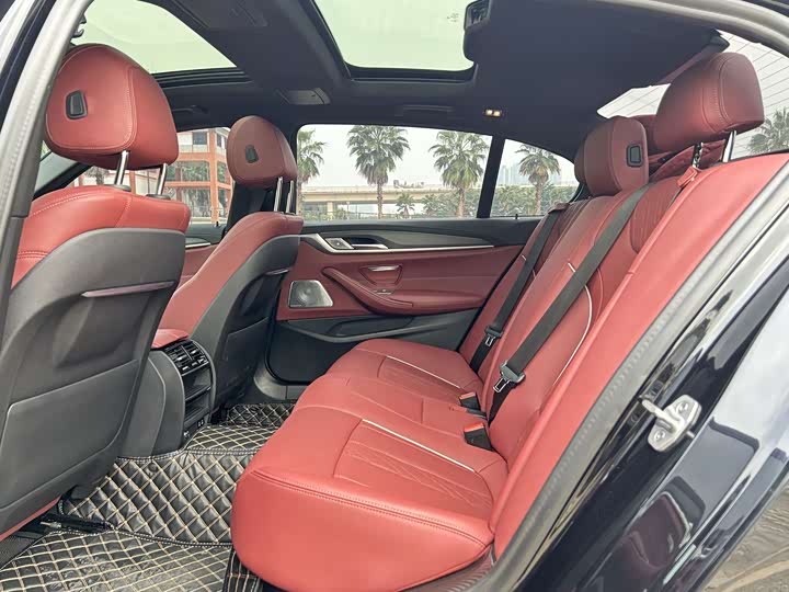 Фото 18 - BMW 5 Series