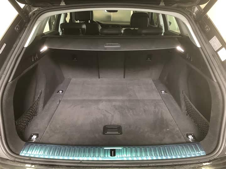 Фото 10 - Audi e-tron