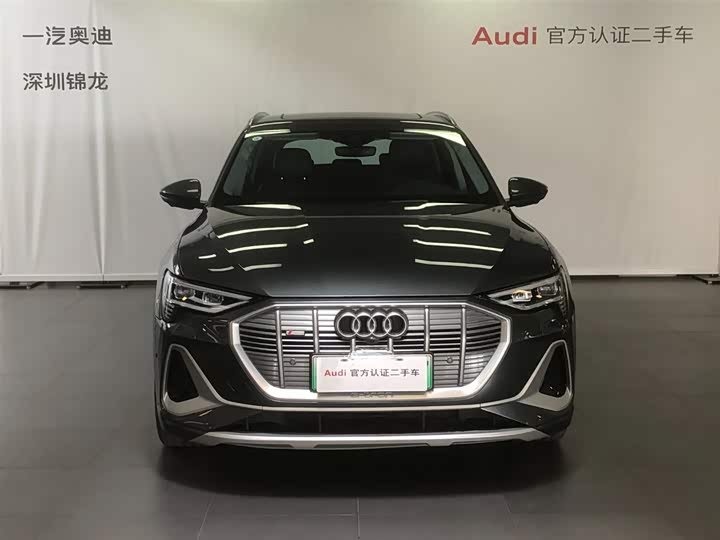 Фото 2 - Audi e-tron