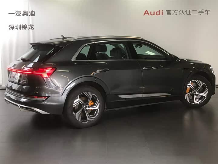 Фото 3 - Audi e-tron