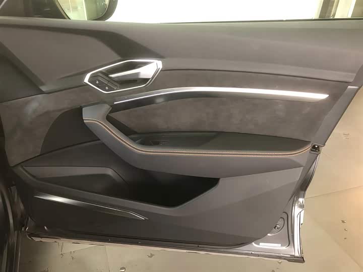 Фото 7 - Audi e-tron