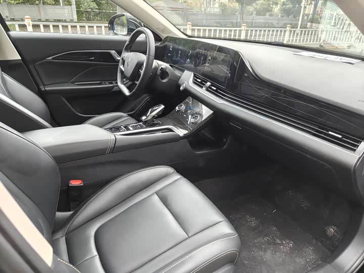 Фото 10 - Bestune B70