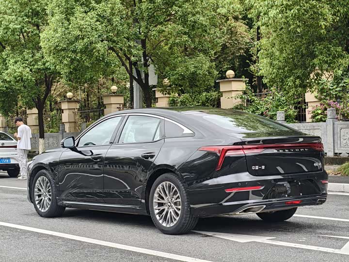 Фото 12 - Bestune B70