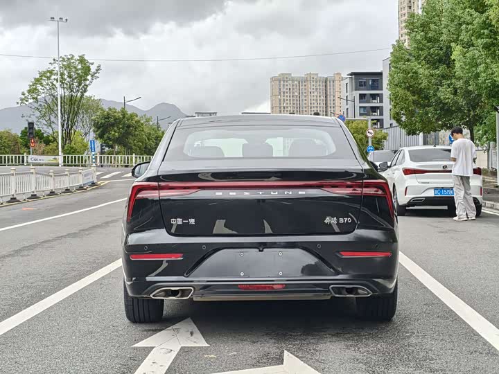 Фото 14 - Bestune B70