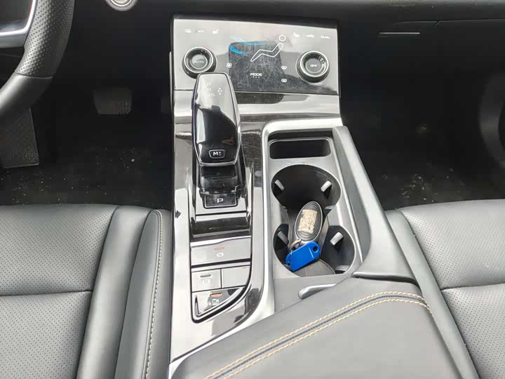 Фото 7 - Bestune B70