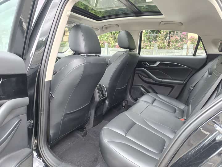 Фото 8 - Bestune B70