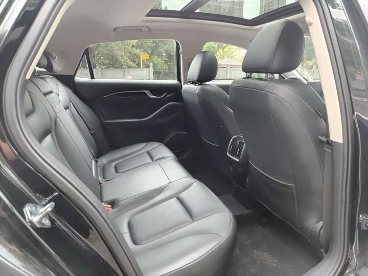 Фото 9 - Bestune B70