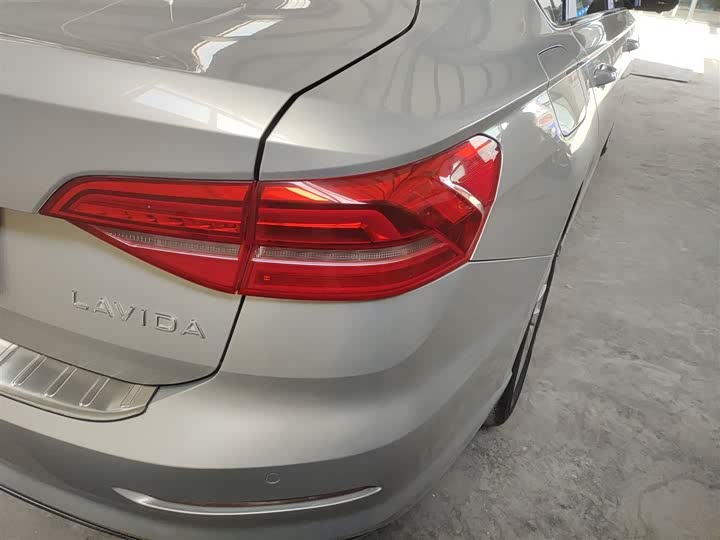 Фото 8 - Volkswagen Lavida